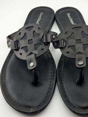 Pierre Dumas Black Thong Sandals Cutout Medallion Flat Slip On Womens 9